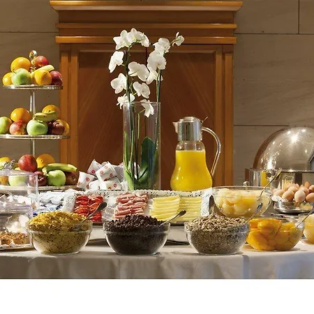 スタンダール ホテル 4*